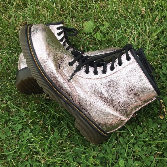 Dr. Martens Crinkle Metallic Lace Up Boots Size 5 Girls in Pink Disco Crinkle - Picture 6 of 11